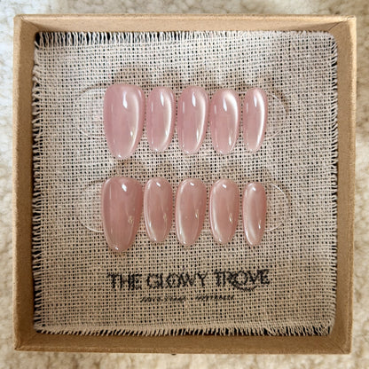 Blush Pearl Cateye press-on nails - Medium Oval