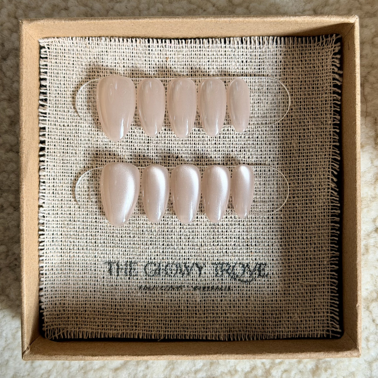 Champagne Cateye press-on nails - Short Almond