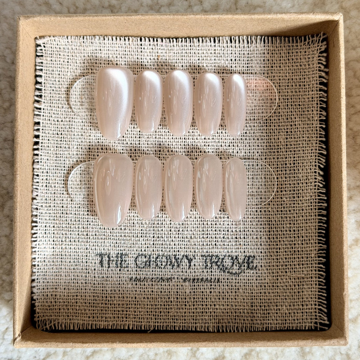 Champagne Cateye press-on nails - Medium Oval