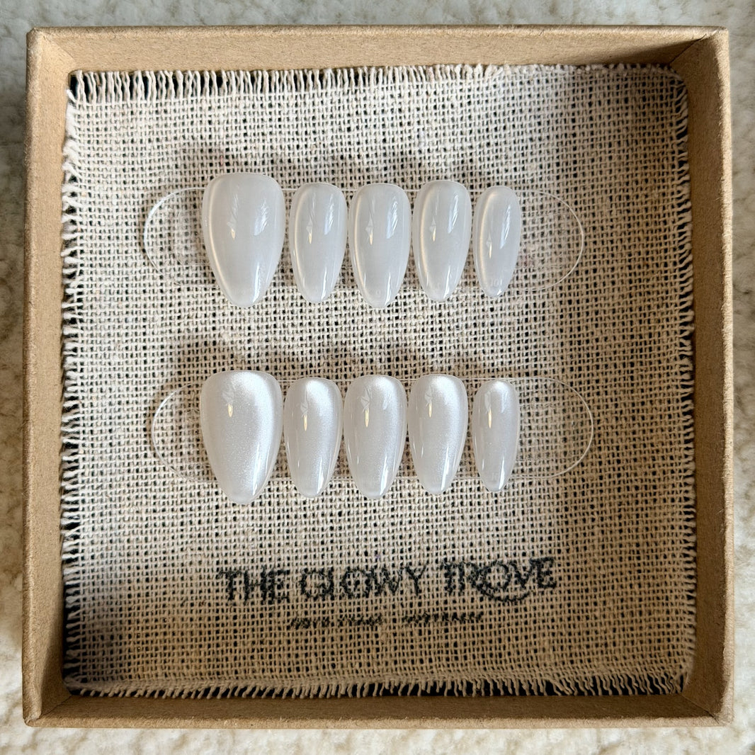 Pearl White Cateye press-on nails - Short Almond