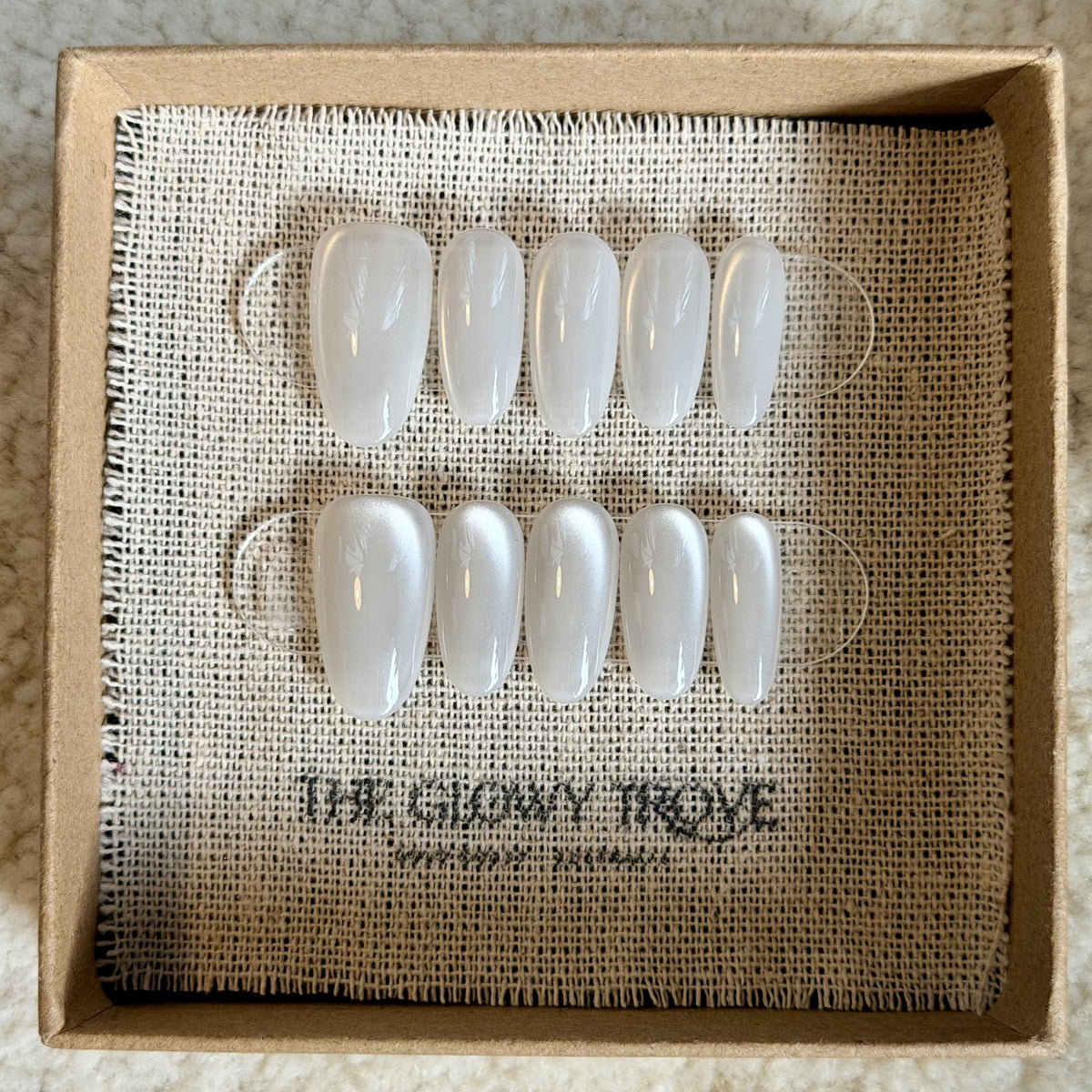 Pearl White Cateye press-on nails - Medium Oval