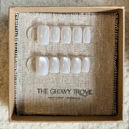 Pearl White Cateye press-on nails - Short Square