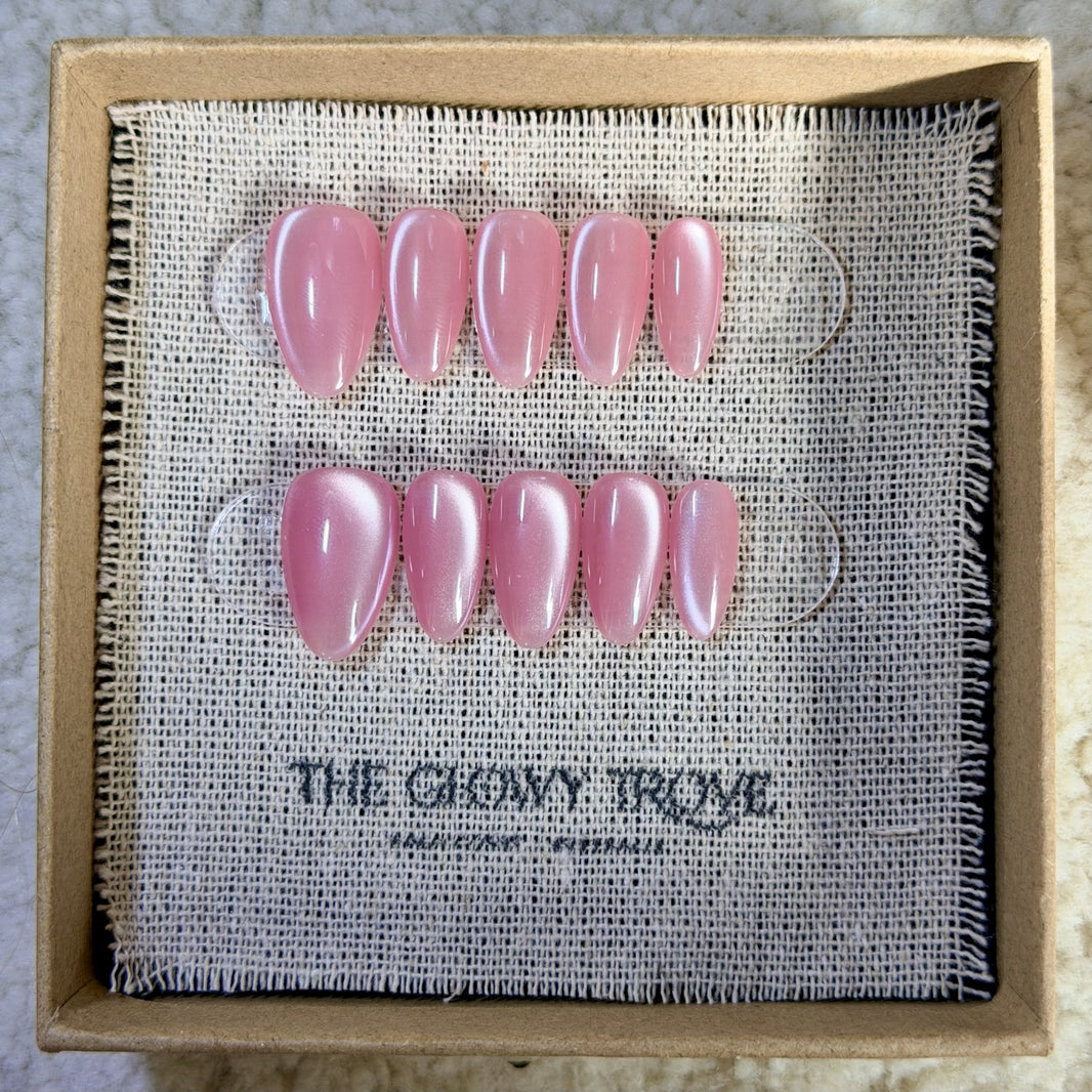 Bubblegum Cateye press-on nails - Short Almond