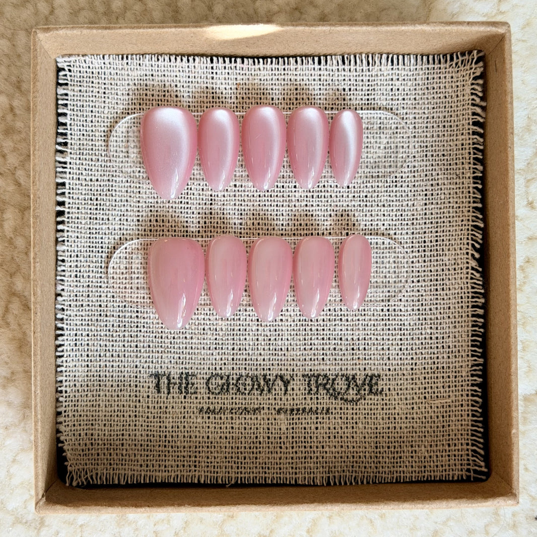 Rose Quartz Cateye press-on nails - Short Almond
