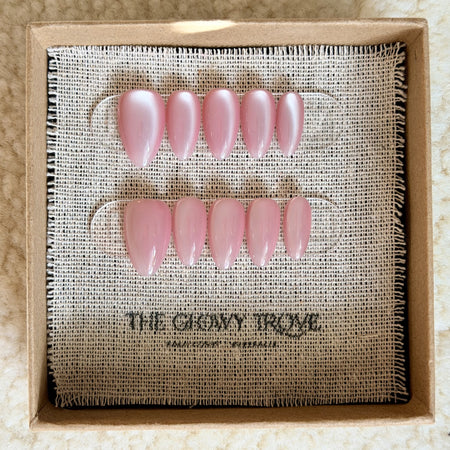 Rose Quartz Cateye press-on nails - Short Almond