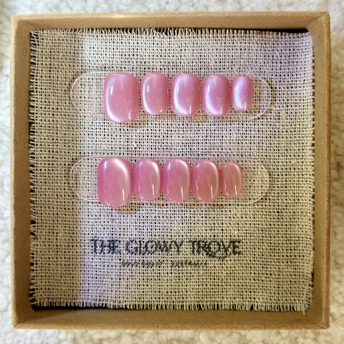 Bubblegum Cateye press-on nails - Short Squoval